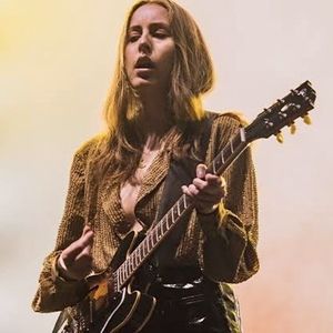 Alana Haim photo
