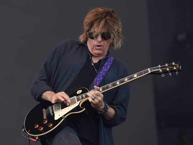 Dean DeLeo photo