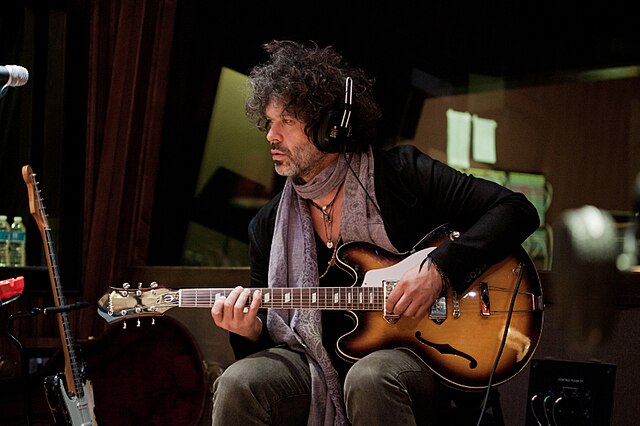 Doyle Bramhall II photo