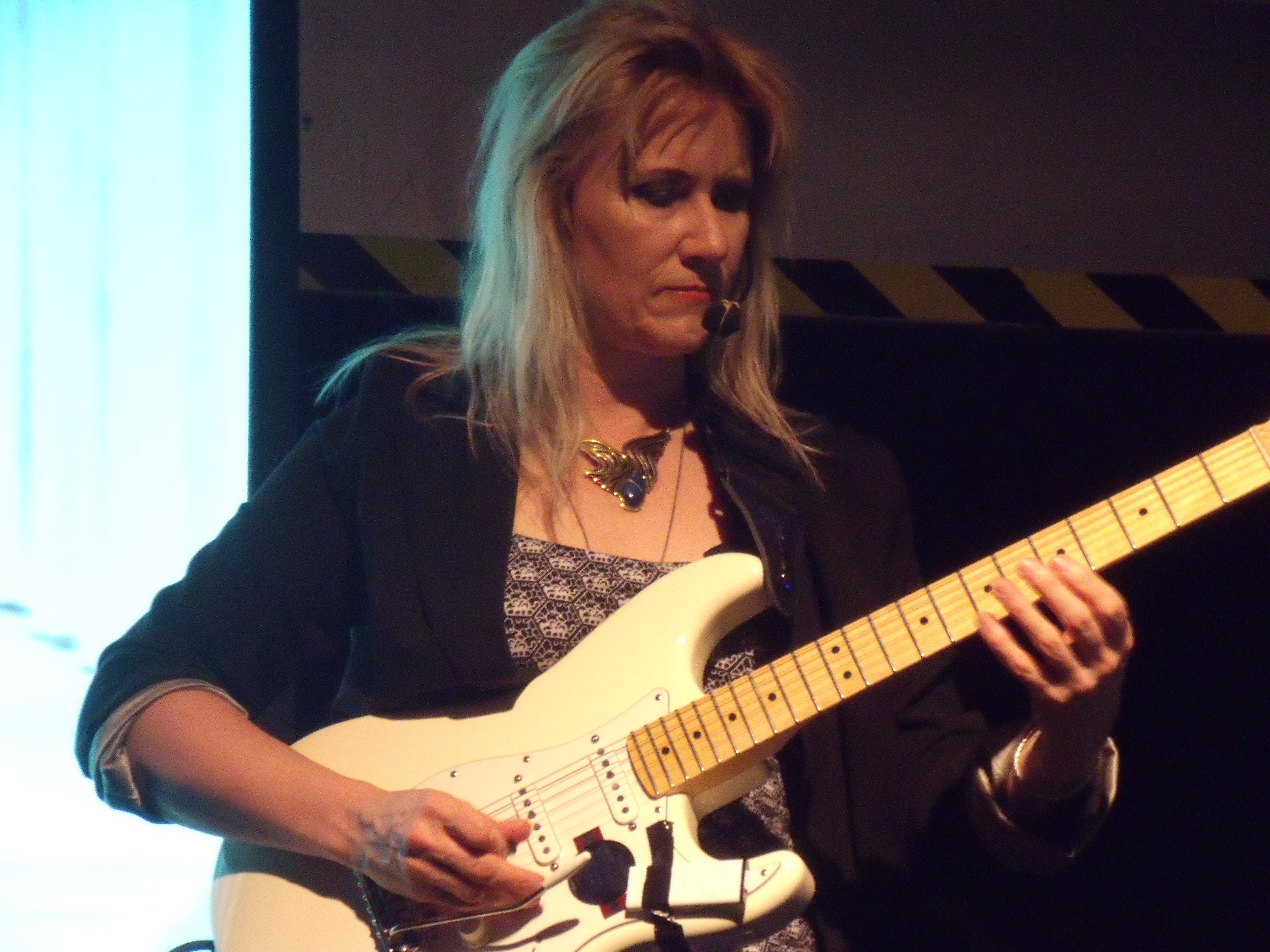 Jennifer Batten photo