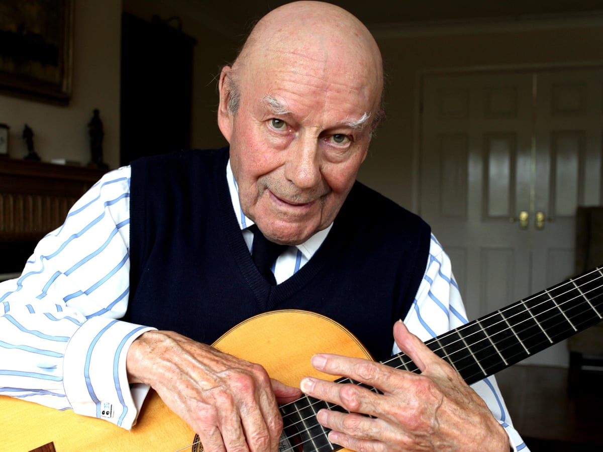 Julian Bream photo