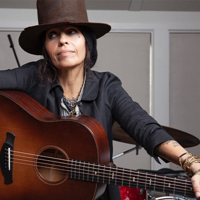 Linda Perry photo