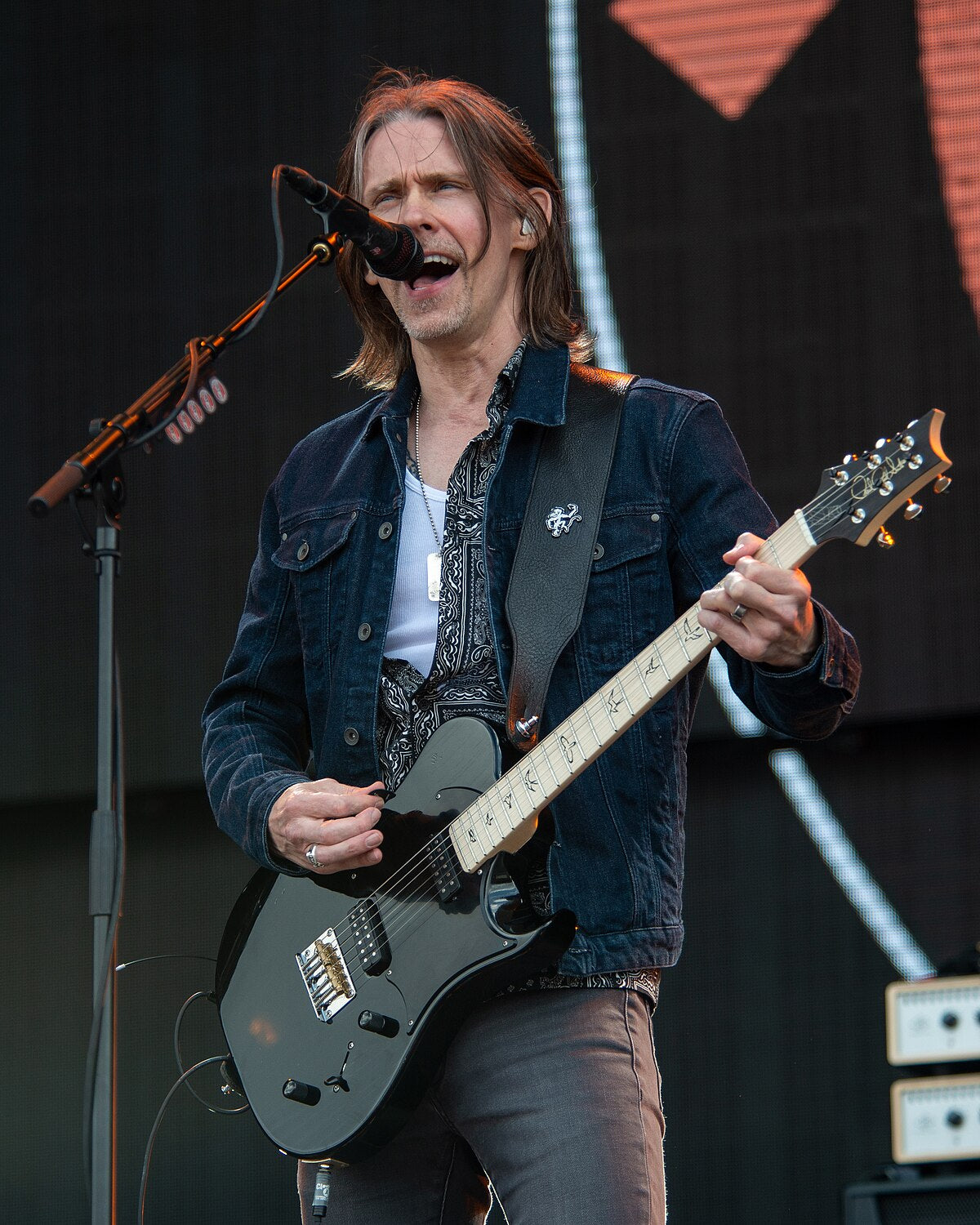 Myles Kennedy photo