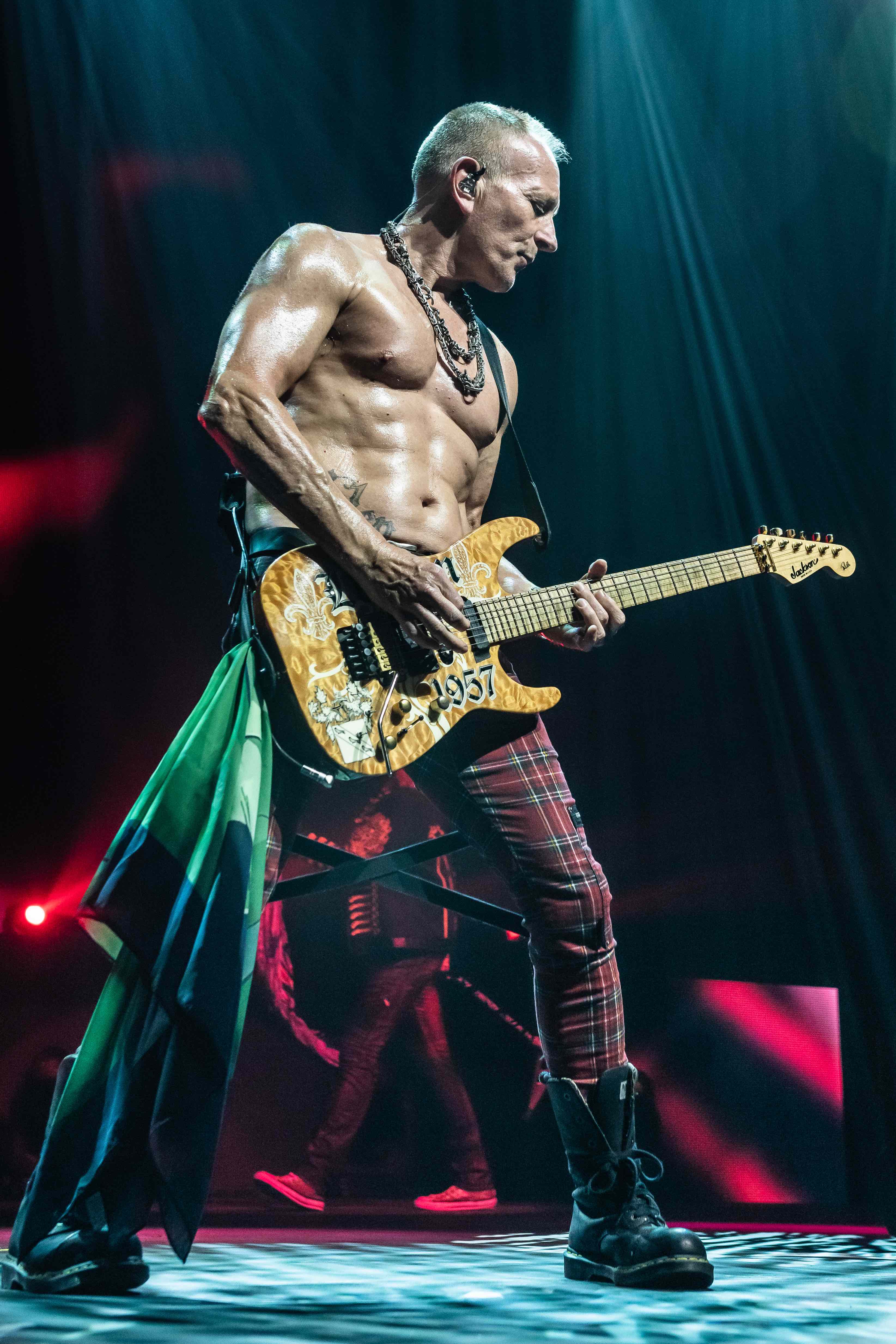 Phil Collen photo