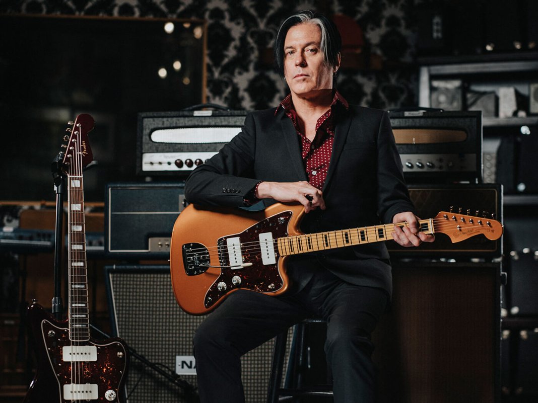 Troy Van Leeuwen photo